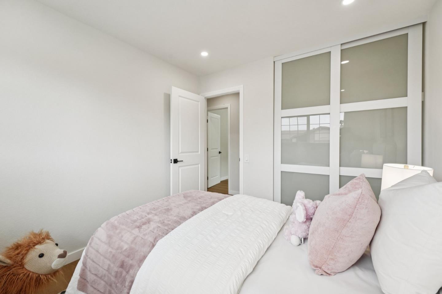 Detail Gallery Image 17 of 33 For 27956 Emerson Ave, Hayward,  CA 94545 - 5 Beds | 3 Baths