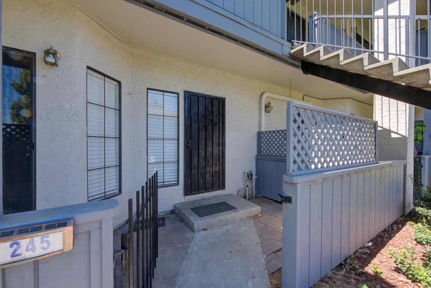Detail Gallery Image 2 of 23 For 245 Kenbrook Cir #105,  San Jose,  CA 95111 - 2 Beds | 1 Baths