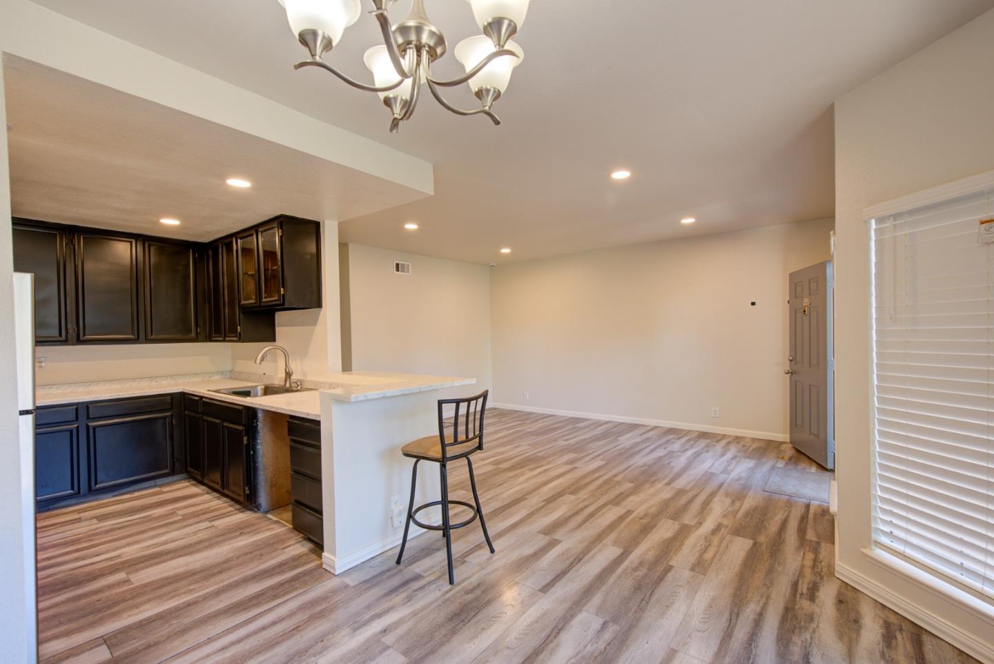 Detail Gallery Image 5 of 23 For 245 Kenbrook Cir #105,  San Jose,  CA 95111 - 2 Beds | 1 Baths