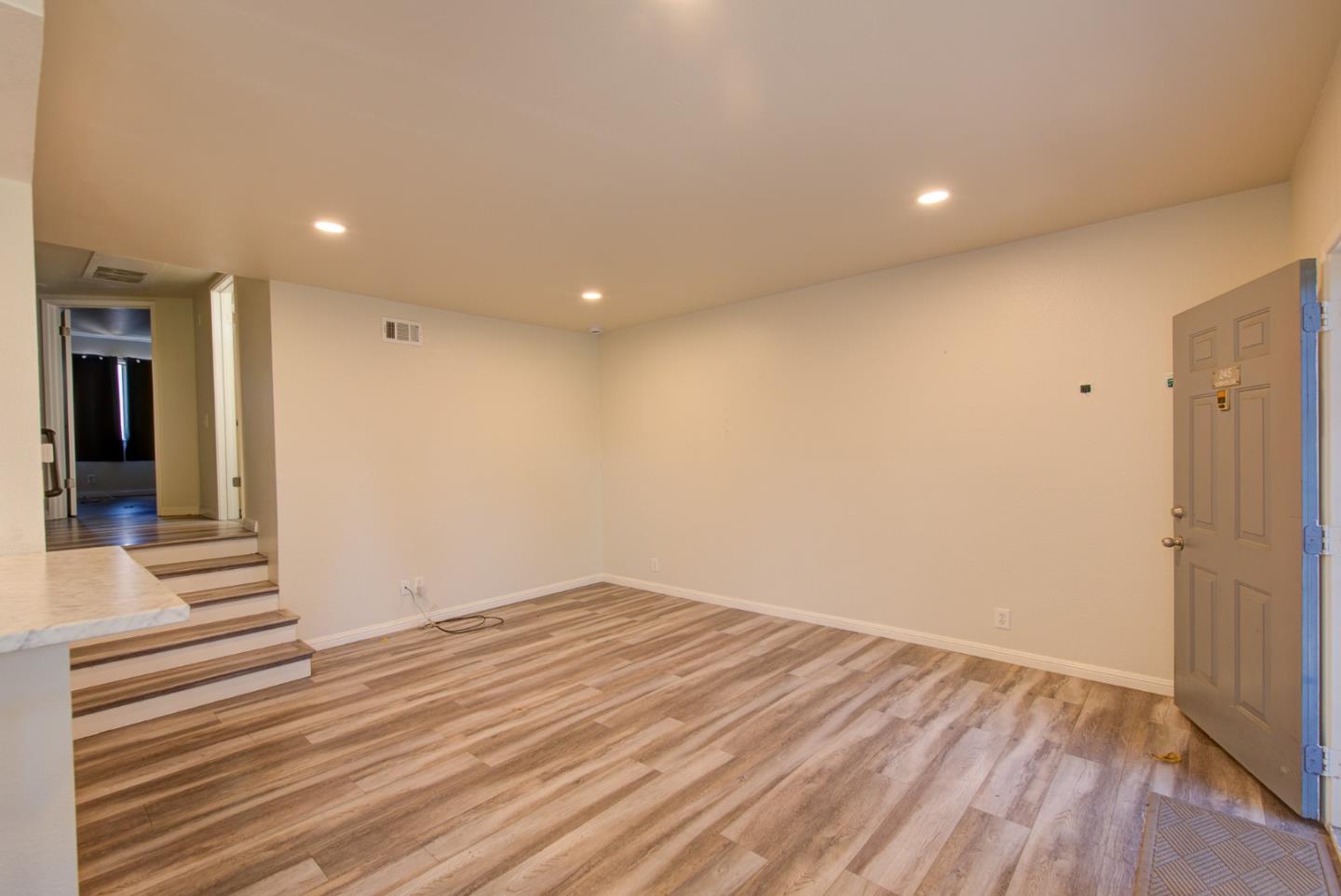 Detail Gallery Image 7 of 23 For 245 Kenbrook Cir #105,  San Jose,  CA 95111 - 2 Beds | 1 Baths