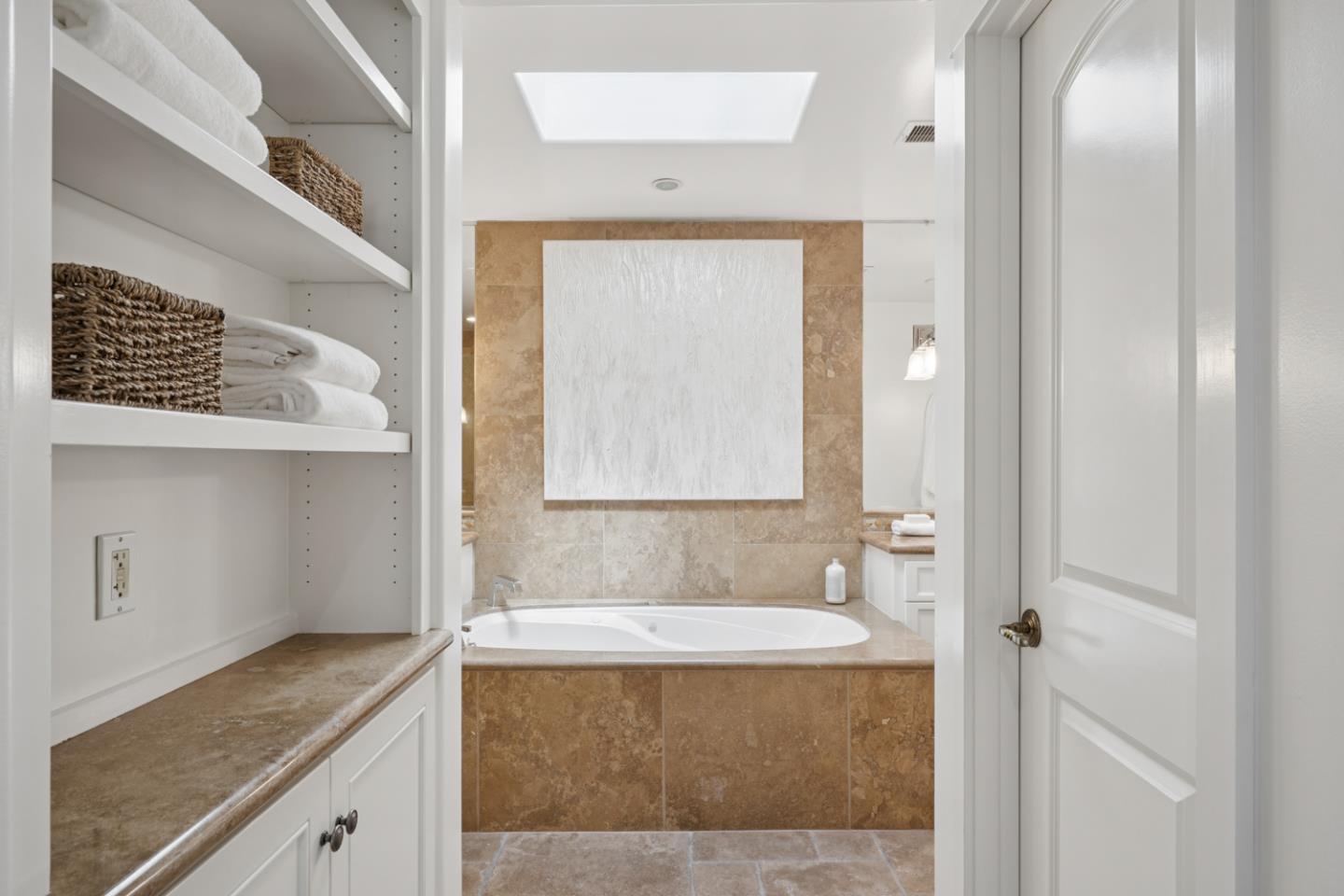 Detail Gallery Image 16 of 32 For 105 Reservoir Rd, Atherton,  CA 94027 - 4 Beds | 5 Baths