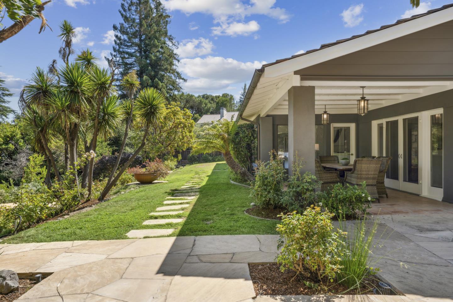 Detail Gallery Image 23 of 32 For 105 Reservoir Rd, Atherton,  CA 94027 - 4 Beds | 5 Baths