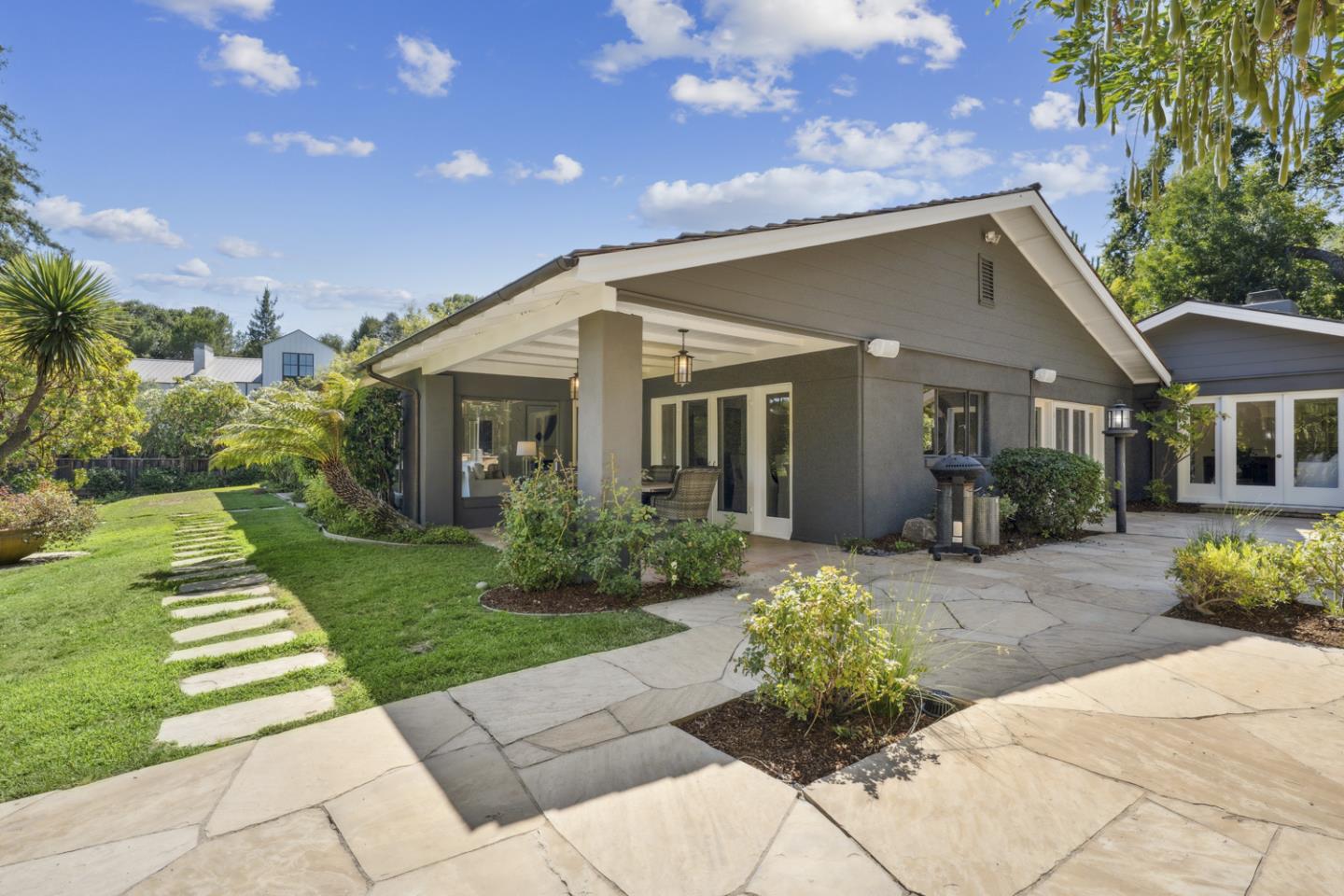 Detail Gallery Image 24 of 32 For 105 Reservoir Rd, Atherton,  CA 94027 - 4 Beds | 5 Baths