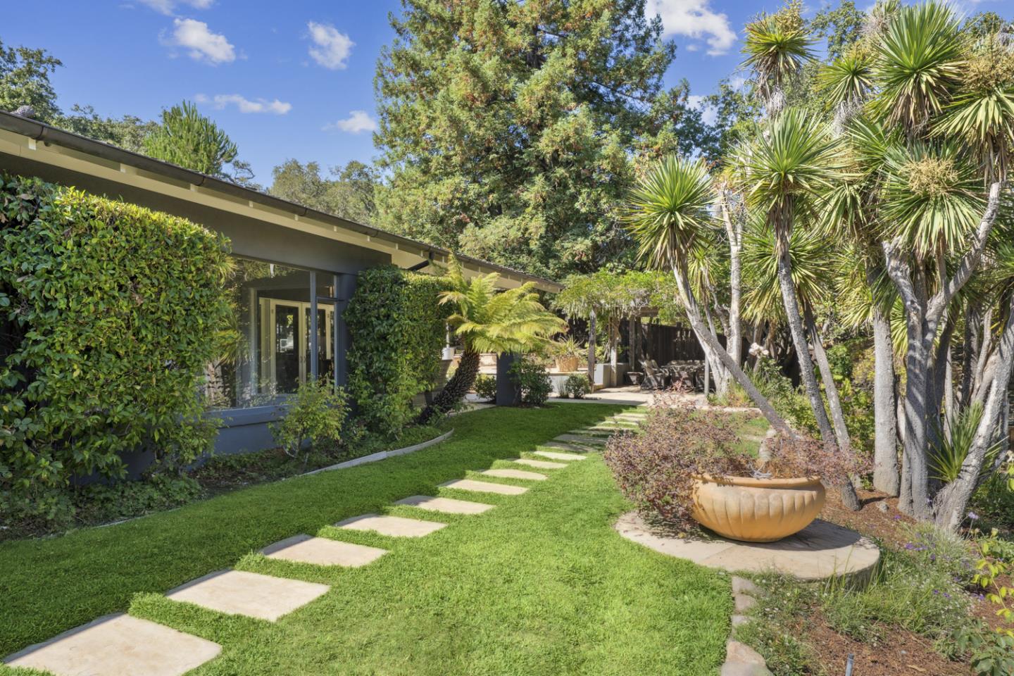Detail Gallery Image 28 of 32 For 105 Reservoir Rd, Atherton,  CA 94027 - 4 Beds | 5 Baths