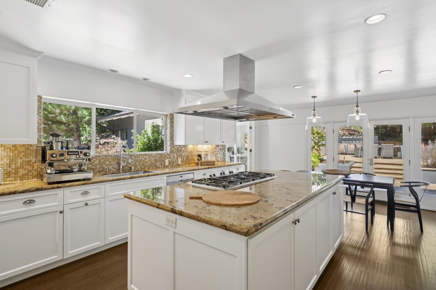 Detail Gallery Image 3 of 32 For 105 Reservoir Rd, Atherton,  CA 94027 - 4 Beds | 5 Baths