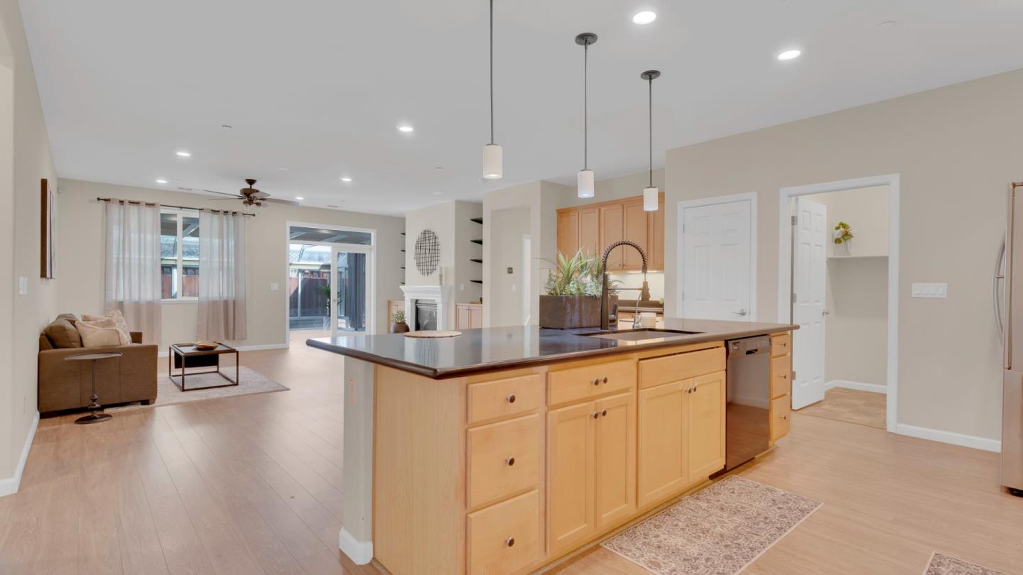 Detail Gallery Image 10 of 26 For 1254 Steinbeck Dr, Hollister,  CA 95023 - 4 Beds | 2 Baths
