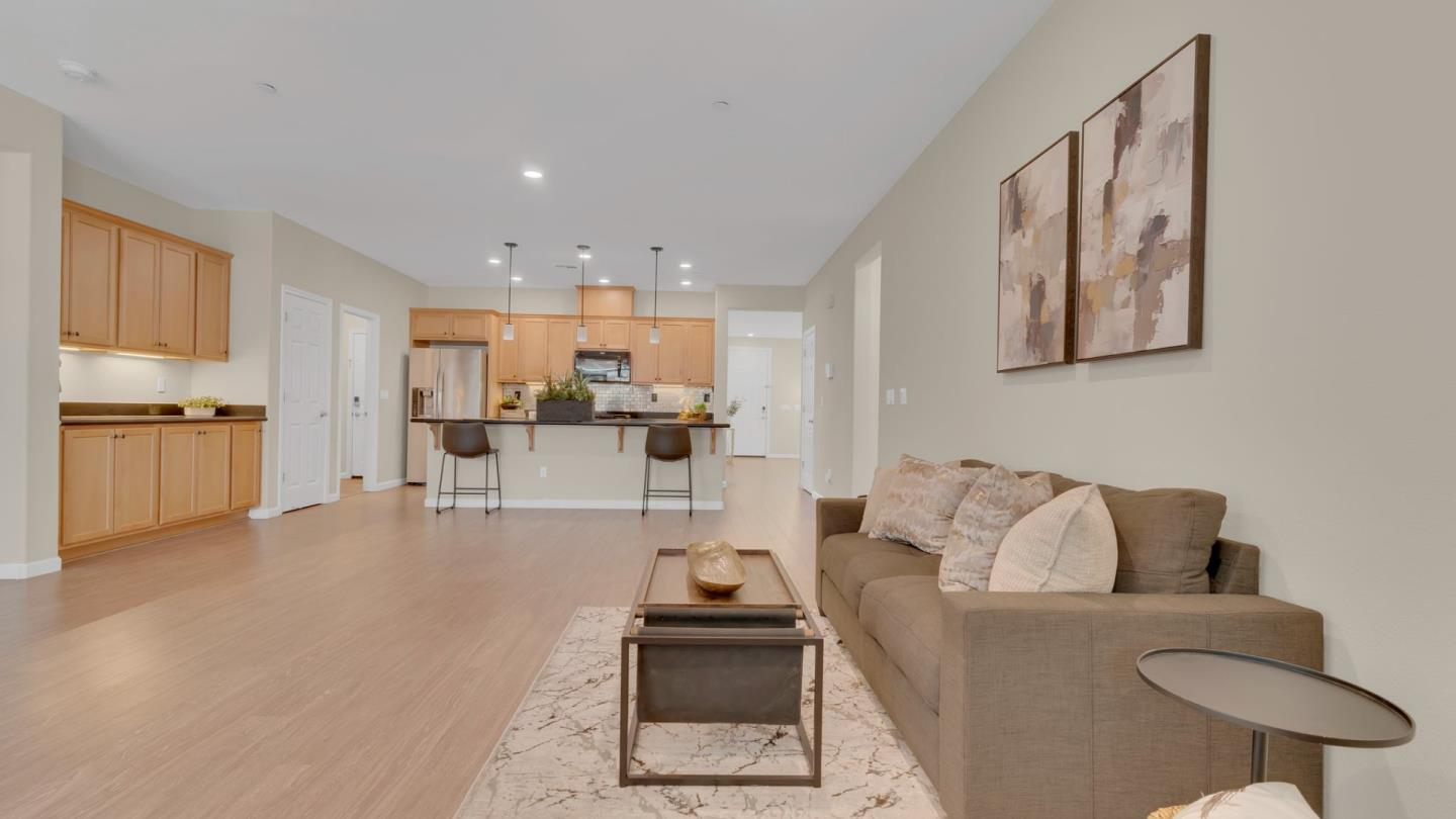 Detail Gallery Image 12 of 26 For 1254 Steinbeck Dr, Hollister,  CA 95023 - 4 Beds | 2 Baths
