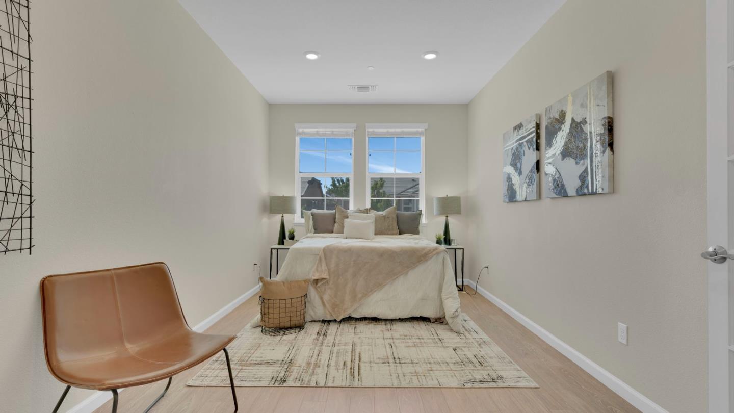 Detail Gallery Image 14 of 26 For 1254 Steinbeck Dr, Hollister,  CA 95023 - 4 Beds | 2 Baths