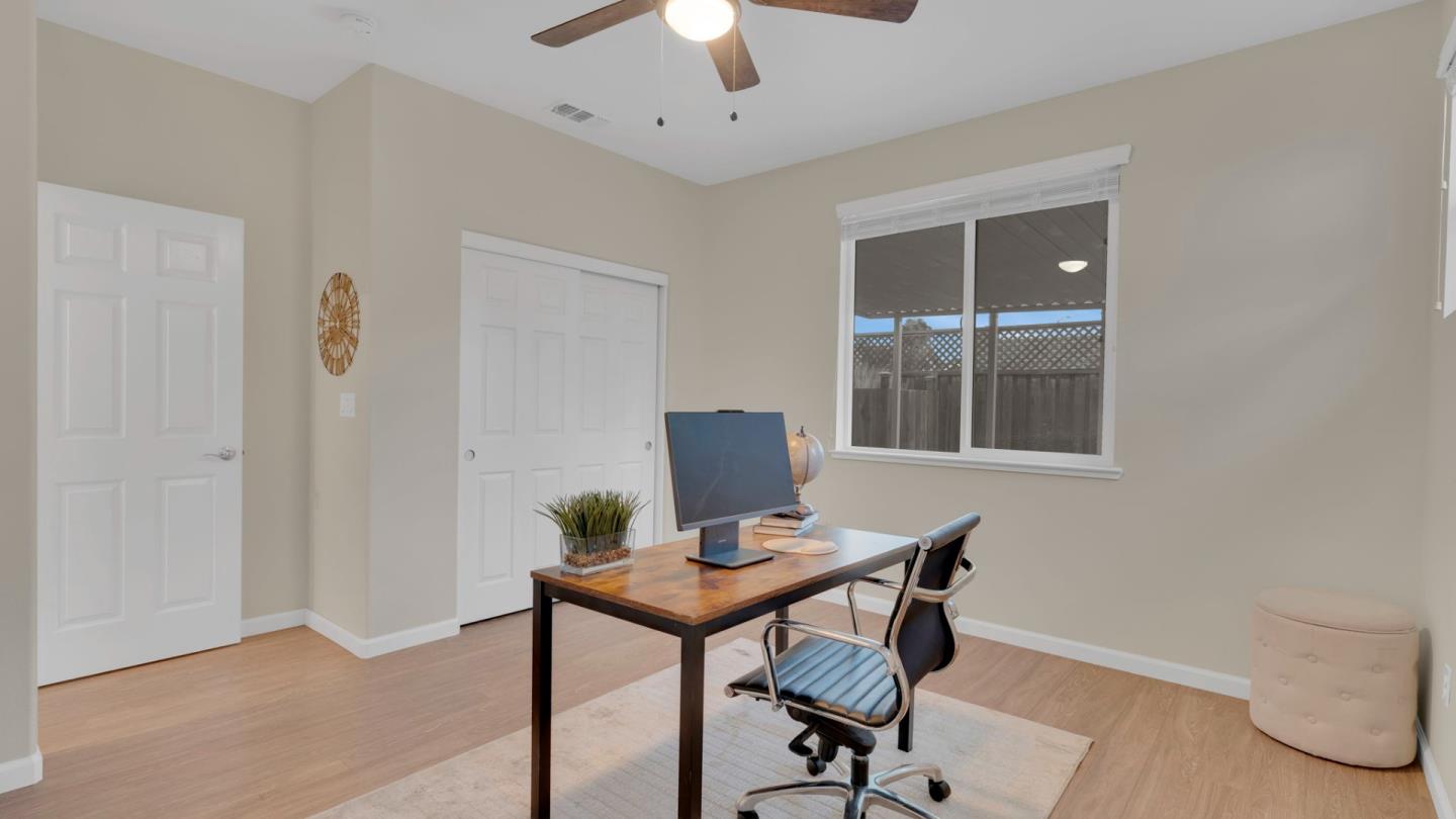 Detail Gallery Image 18 of 26 For 1254 Steinbeck Dr, Hollister,  CA 95023 - 4 Beds | 2 Baths