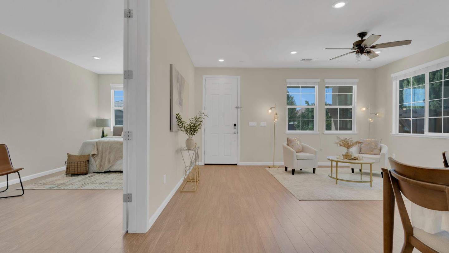 Detail Gallery Image 4 of 26 For 1254 Steinbeck Dr, Hollister,  CA 95023 - 4 Beds | 2 Baths