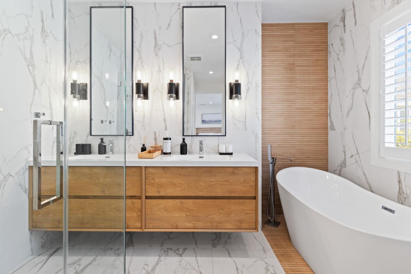 Detail Gallery Image 11 of 21 For 2025 Woodglen Dr, San Jose,  CA 95130 - 4 Beds | 3/1 Baths
