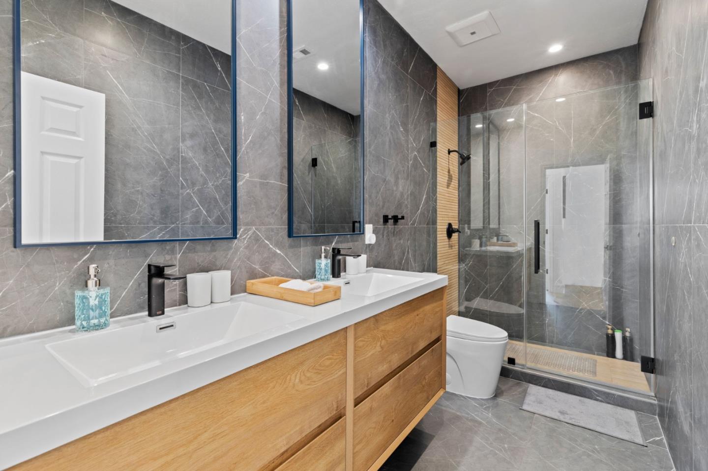 Detail Gallery Image 12 of 21 For 2025 Woodglen Dr, San Jose,  CA 95130 - 4 Beds | 3/1 Baths