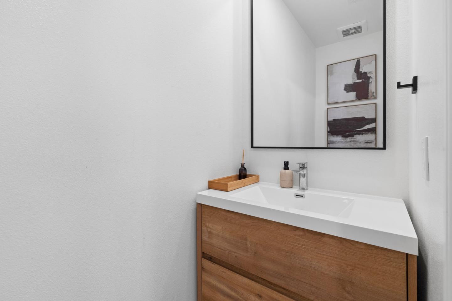 Detail Gallery Image 14 of 21 For 2025 Woodglen Dr, San Jose,  CA 95130 - 4 Beds | 3/1 Baths