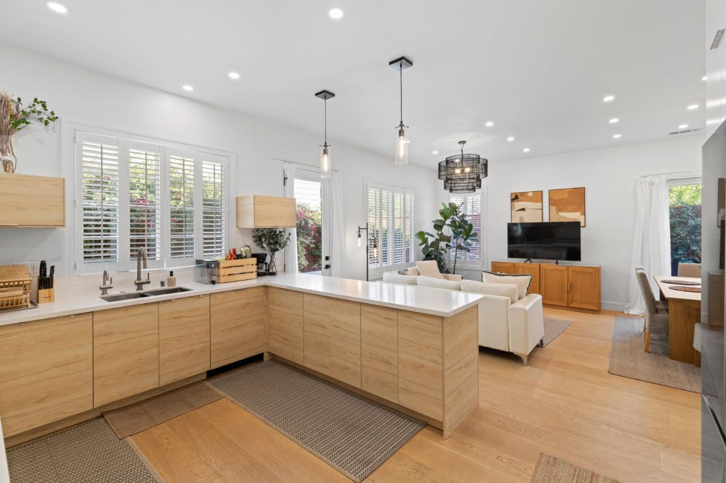 Detail Gallery Image 6 of 21 For 2025 Woodglen Dr, San Jose,  CA 95130 - 4 Beds | 3/1 Baths