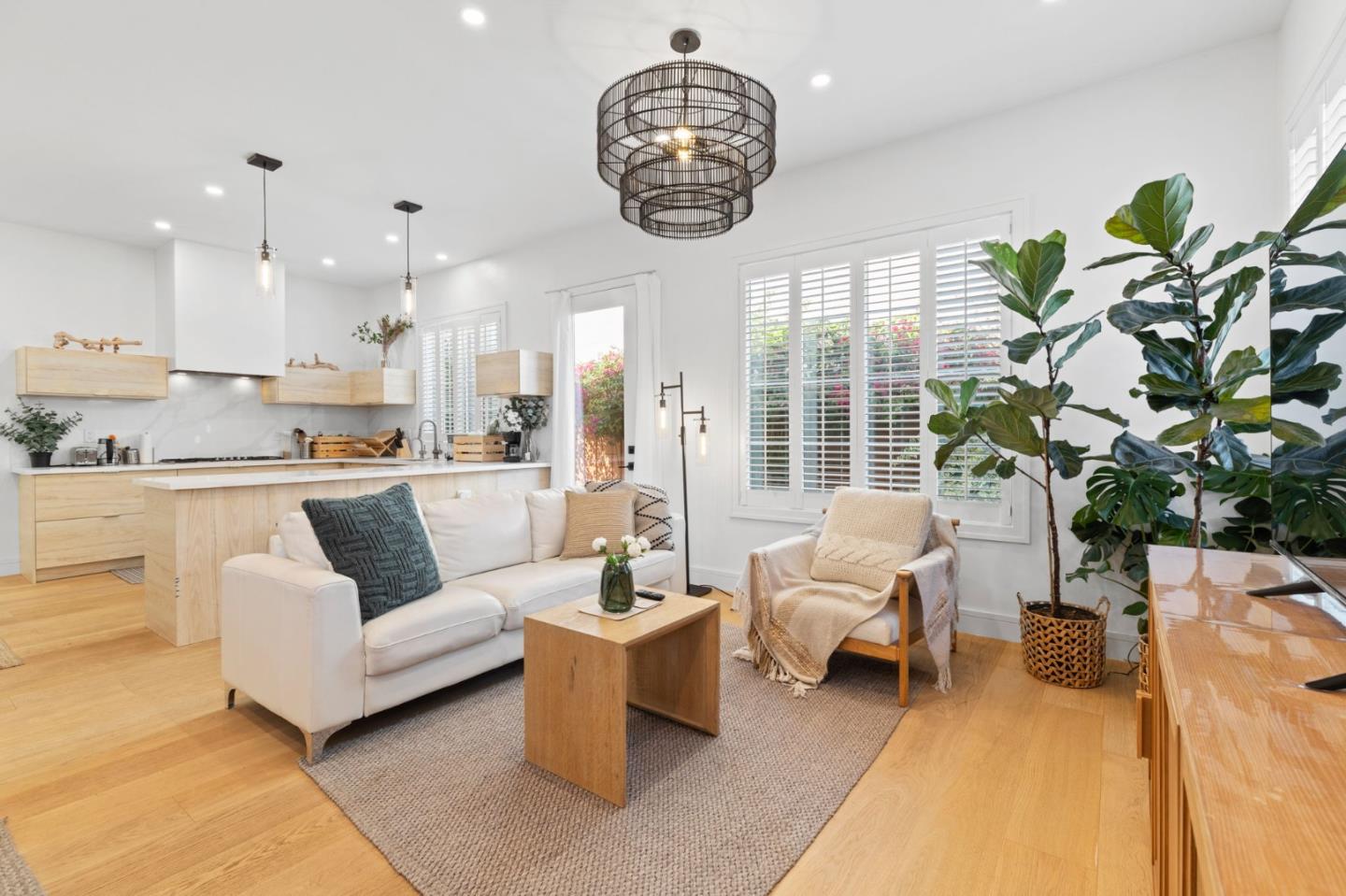 Detail Gallery Image 7 of 21 For 2025 Woodglen Dr, San Jose,  CA 95130 - 4 Beds | 3/1 Baths