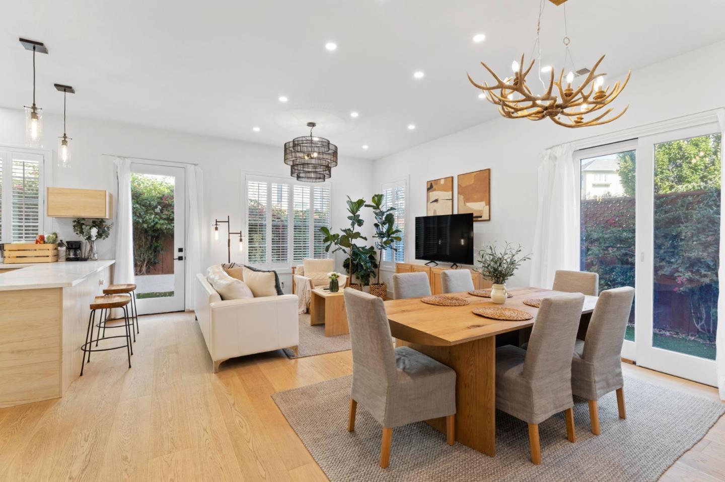 Detail Gallery Image 9 of 21 For 2025 Woodglen Dr, San Jose,  CA 95130 - 4 Beds | 3/1 Baths