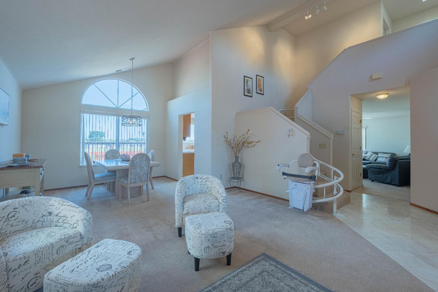 Detail Gallery Image 10 of 58 For 385 Hillcrest Ave, Marina,  CA 93933 - 4 Beds | 3 Baths