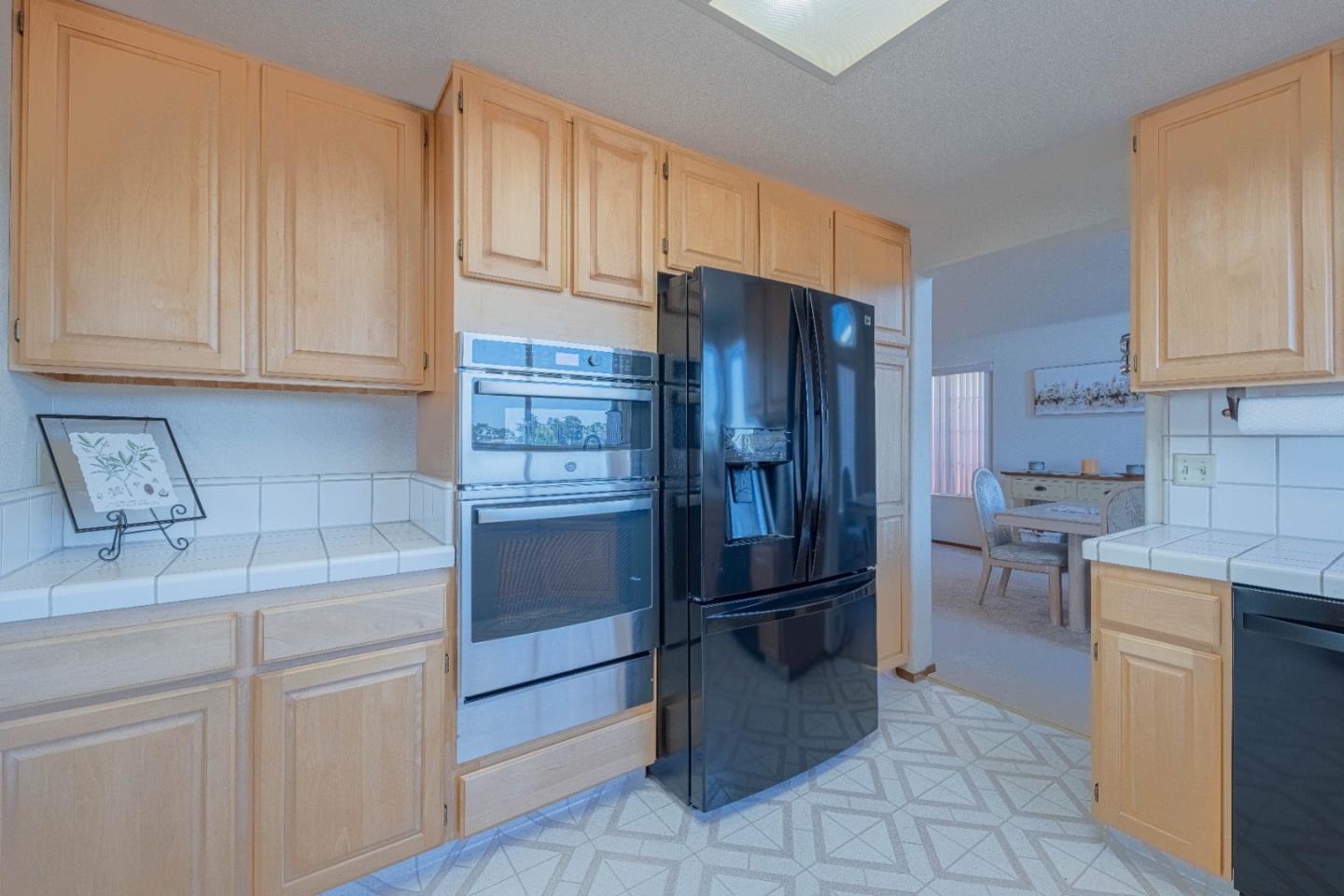 Detail Gallery Image 15 of 58 For 385 Hillcrest Ave, Marina,  CA 93933 - 4 Beds | 3 Baths