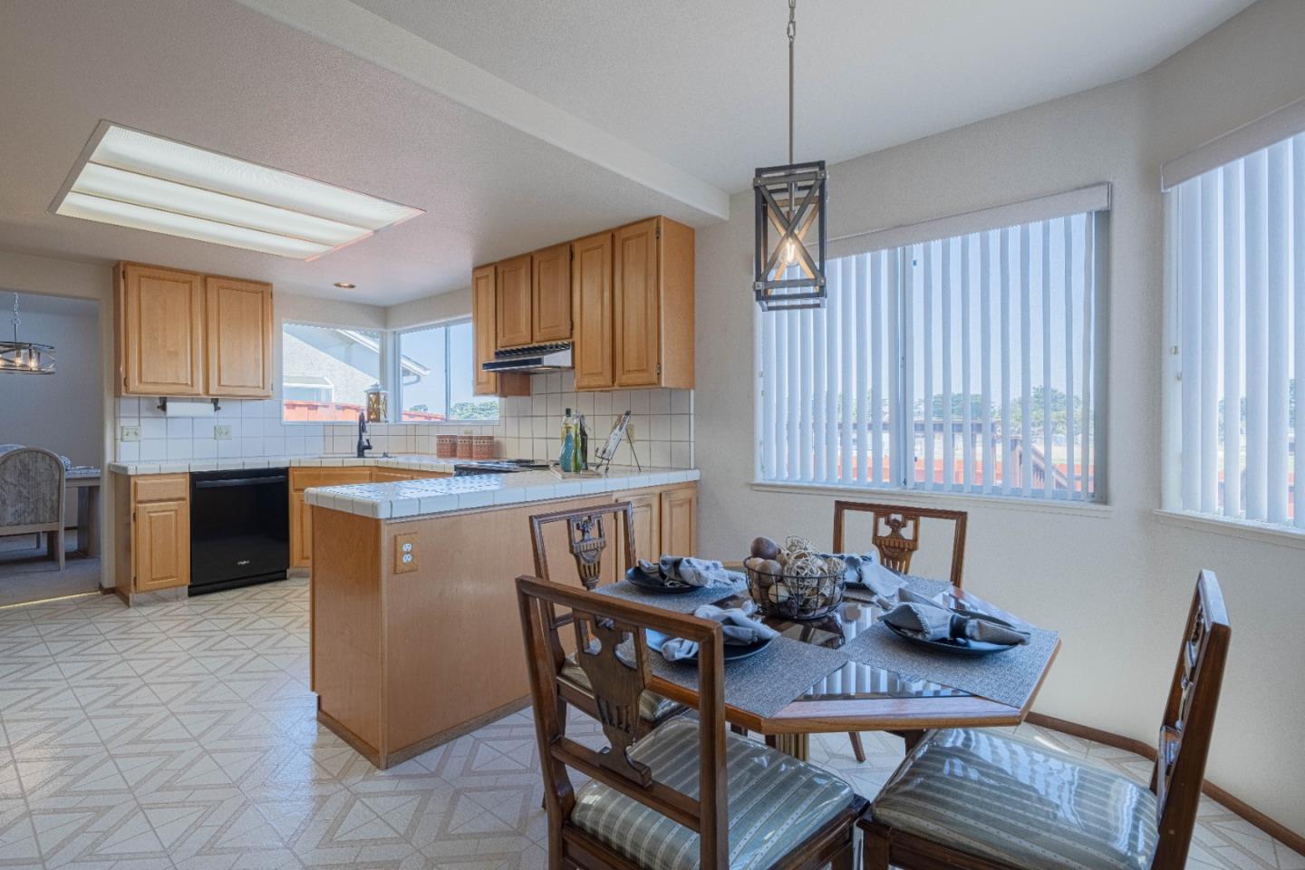 Detail Gallery Image 18 of 58 For 385 Hillcrest Ave, Marina,  CA 93933 - 4 Beds | 3 Baths