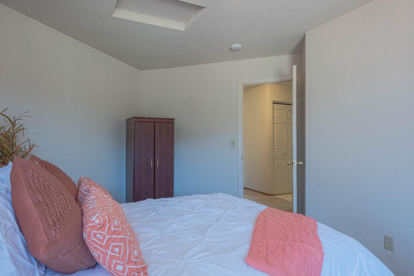 Detail Gallery Image 24 of 58 For 385 Hillcrest Ave, Marina,  CA 93933 - 4 Beds | 3 Baths