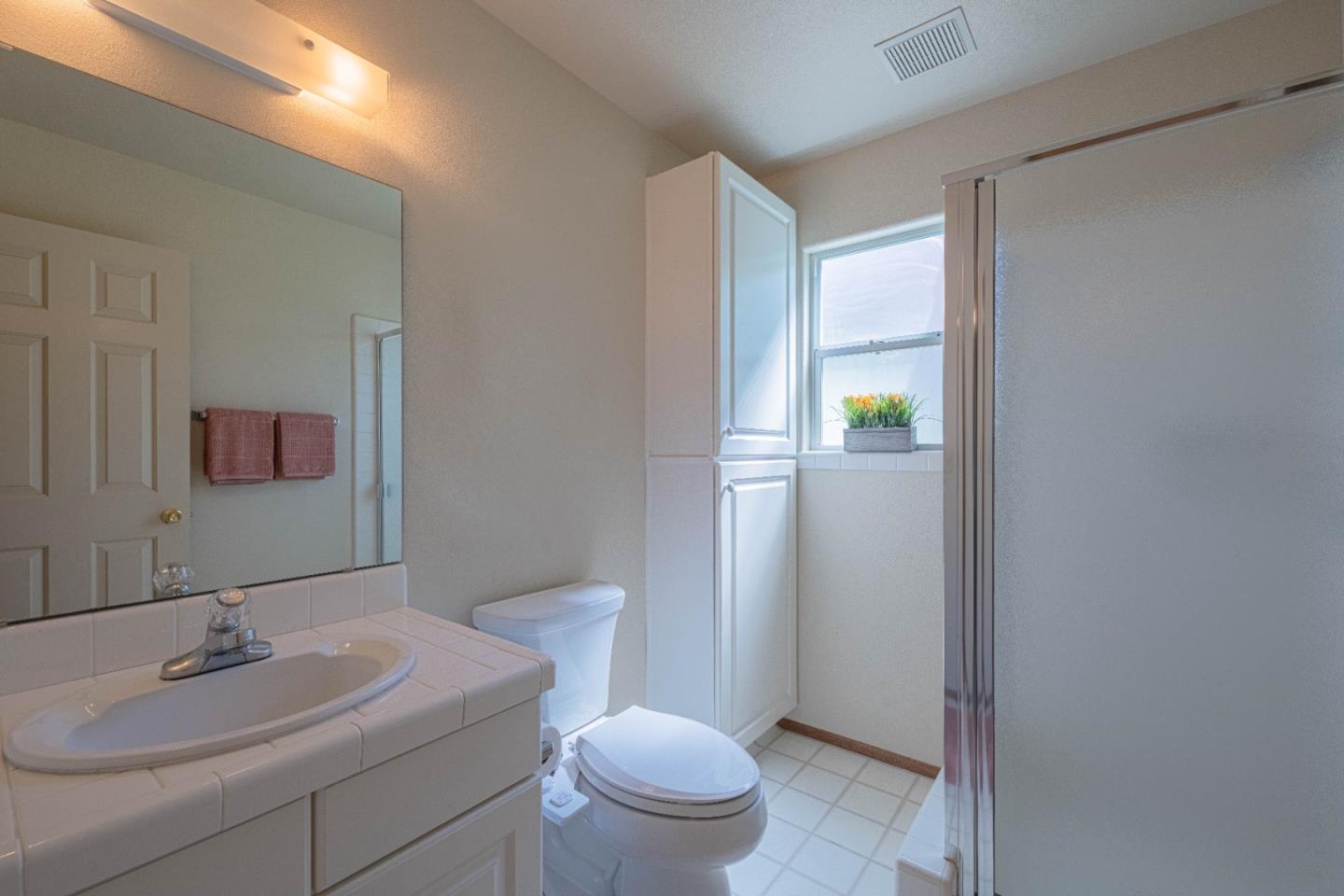Detail Gallery Image 25 of 58 For 385 Hillcrest Ave, Marina,  CA 93933 - 4 Beds | 3 Baths