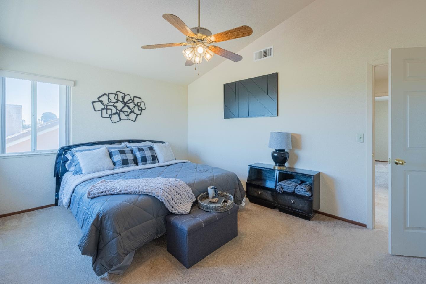 Detail Gallery Image 31 of 58 For 385 Hillcrest Ave, Marina,  CA 93933 - 4 Beds | 3 Baths