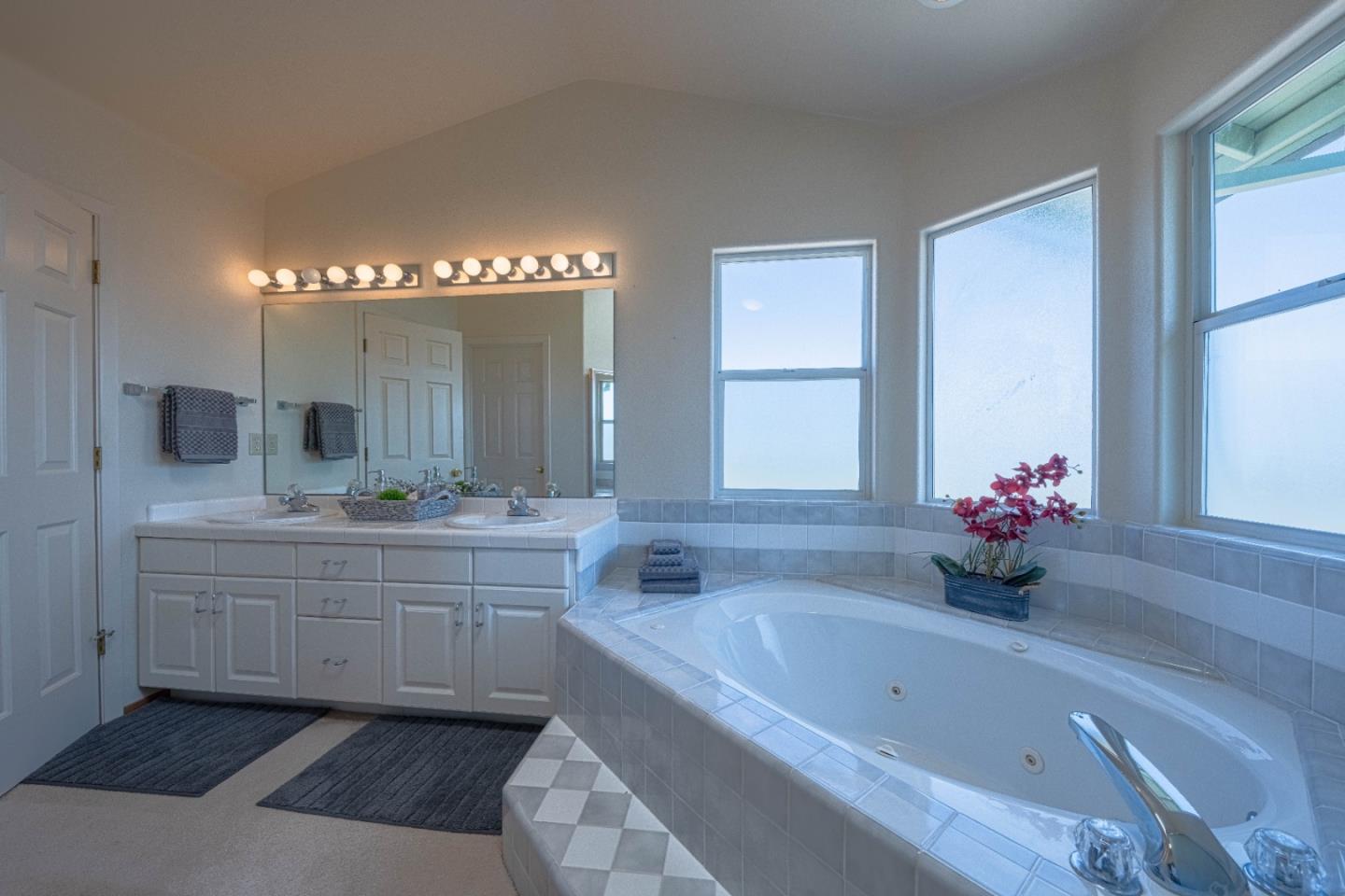 Detail Gallery Image 33 of 58 For 385 Hillcrest Ave, Marina,  CA 93933 - 4 Beds | 3 Baths