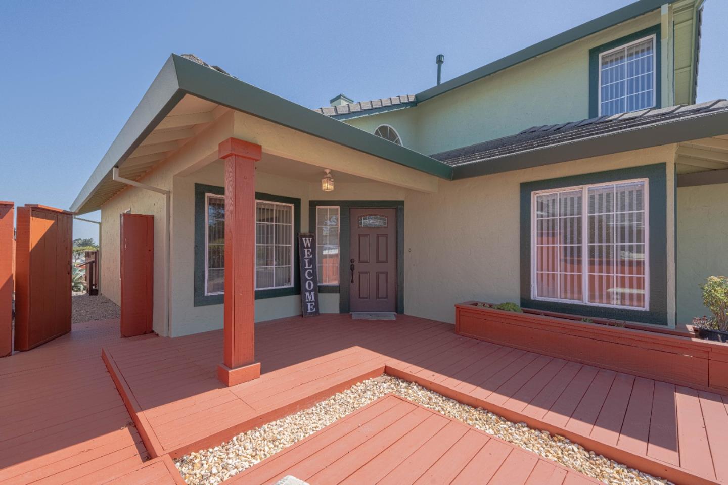 Detail Gallery Image 4 of 58 For 385 Hillcrest Ave, Marina,  CA 93933 - 4 Beds | 3 Baths