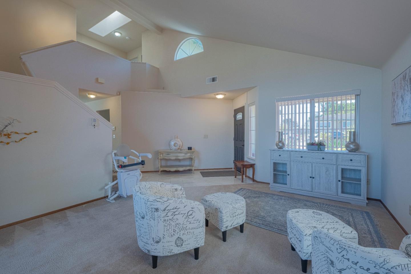 Detail Gallery Image 9 of 58 For 385 Hillcrest Ave, Marina,  CA 93933 - 4 Beds | 3 Baths