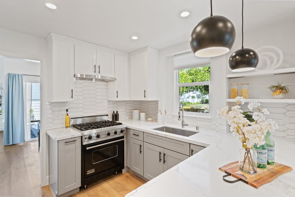 Detail Gallery Image 11 of 60 For 26 Binnacle Ln, Foster City,  CA 94404 - 2 Beds | 2/1 Baths