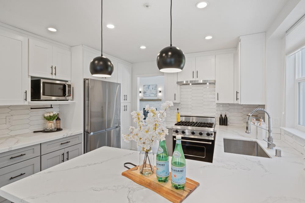 Detail Gallery Image 14 of 60 For 26 Binnacle Ln, Foster City,  CA 94404 - 2 Beds | 2/1 Baths