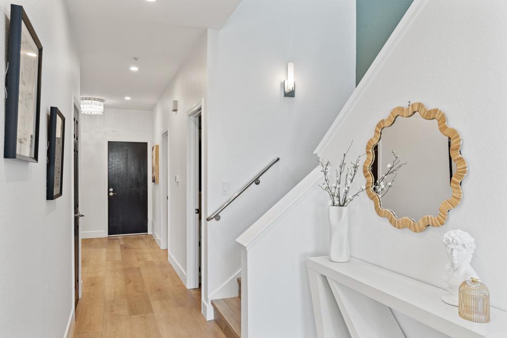 Detail Gallery Image 18 of 60 For 26 Binnacle Ln, Foster City,  CA 94404 - 2 Beds | 2/1 Baths