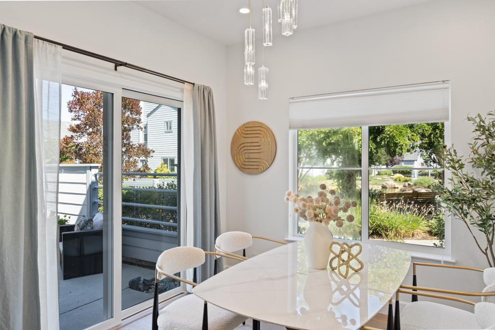 Detail Gallery Image 4 of 60 For 26 Binnacle Ln, Foster City,  CA 94404 - 2 Beds | 2/1 Baths
