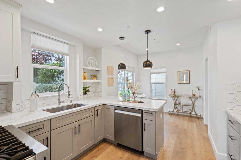 Detail Gallery Image 9 of 60 For 26 Binnacle Ln, Foster City,  CA 94404 - 2 Beds | 2/1 Baths