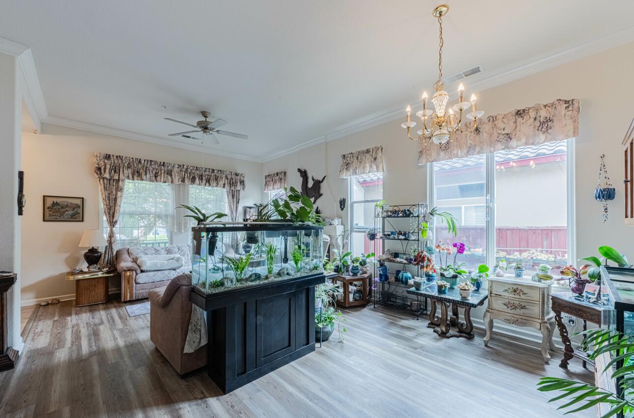 Detail Gallery Image 12 of 32 For 822 Castleton St, Salinas,  CA 93906 - 3 Beds | 2 Baths