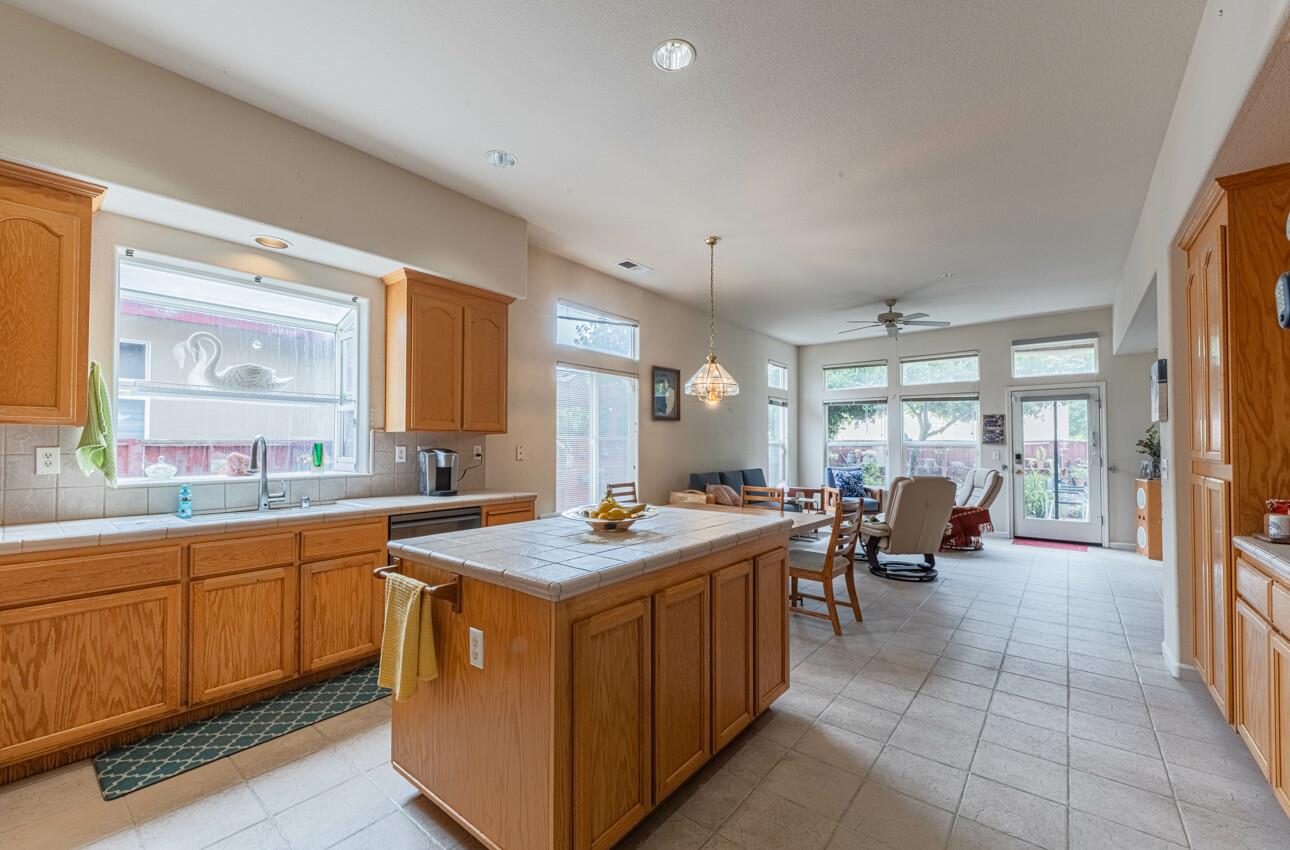 Detail Gallery Image 14 of 32 For 822 Castleton St, Salinas,  CA 93906 - 3 Beds | 2 Baths