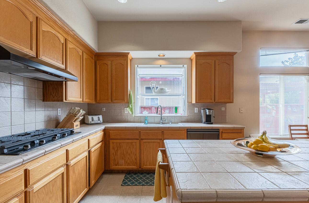 Detail Gallery Image 15 of 32 For 822 Castleton St, Salinas,  CA 93906 - 3 Beds | 2 Baths