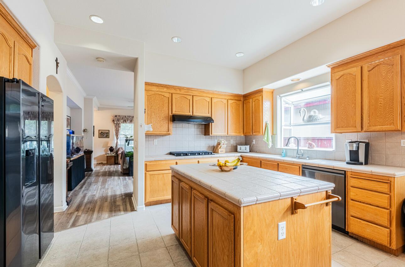 Detail Gallery Image 16 of 32 For 822 Castleton St, Salinas,  CA 93906 - 3 Beds | 2 Baths