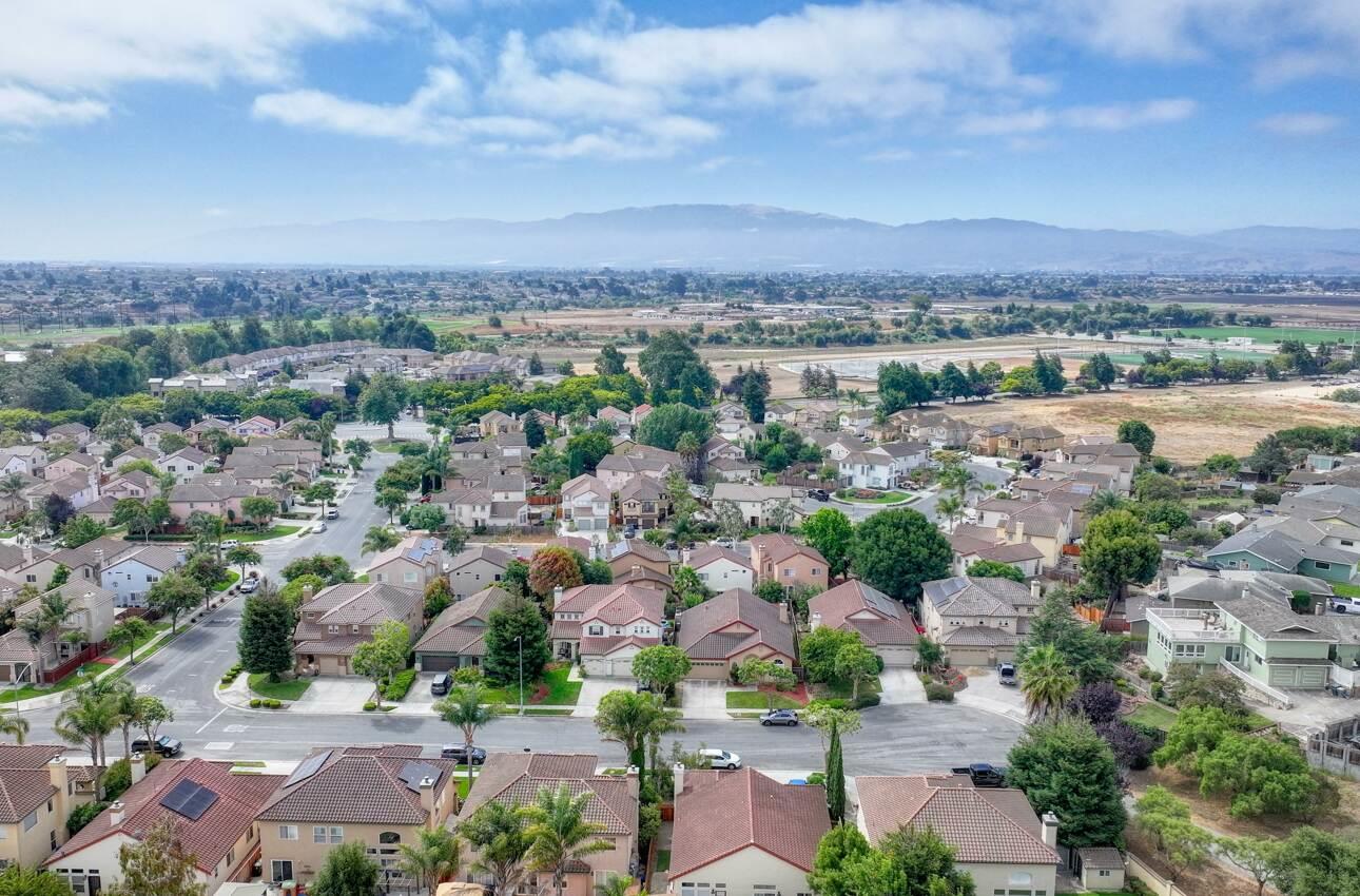 Detail Gallery Image 3 of 32 For 822 Castleton St, Salinas,  CA 93906 - 3 Beds | 2 Baths