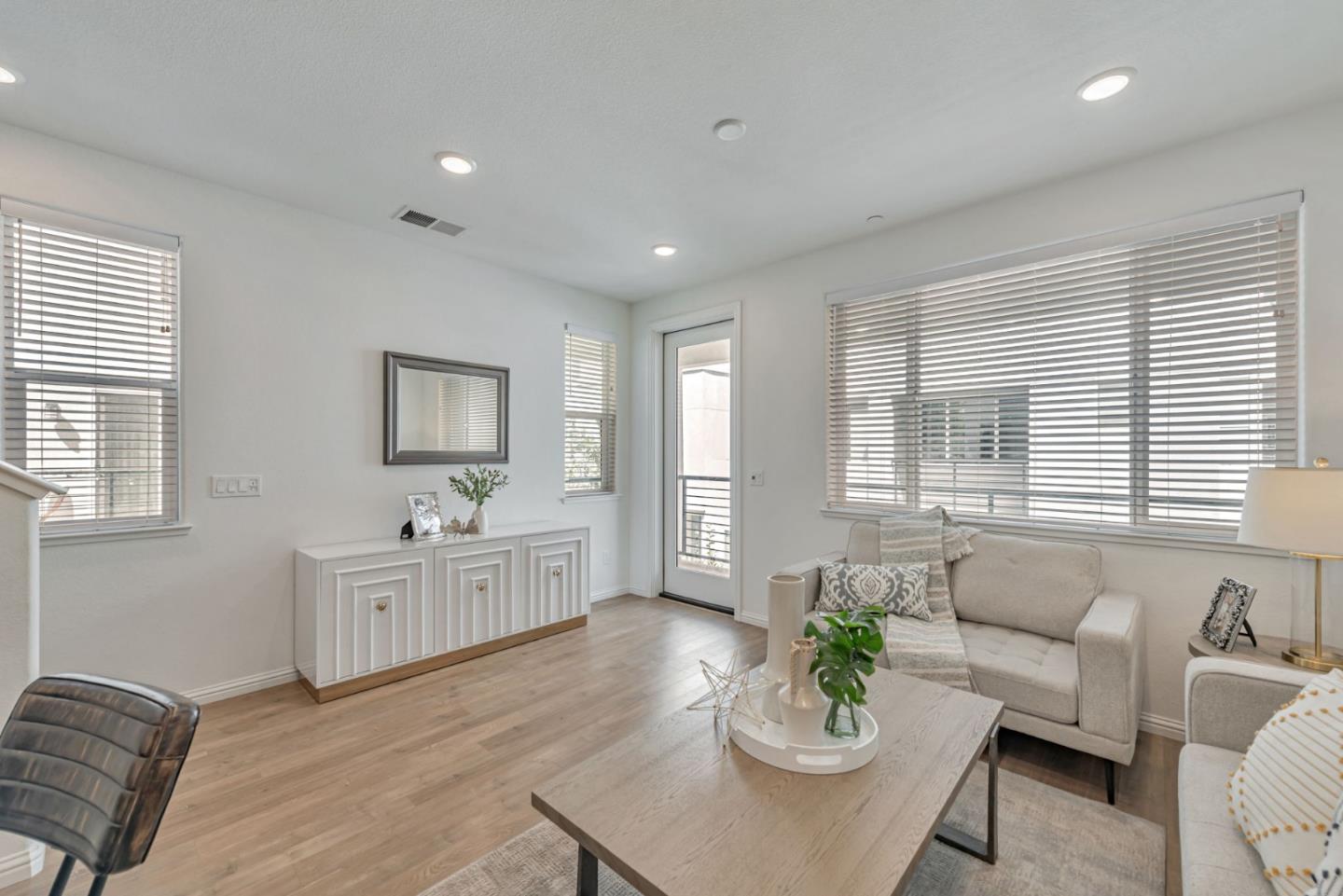 Detail Gallery Image 10 of 52 For 588 Apricot Way, San Jose,  CA 95133 - 4 Beds | 4 Baths