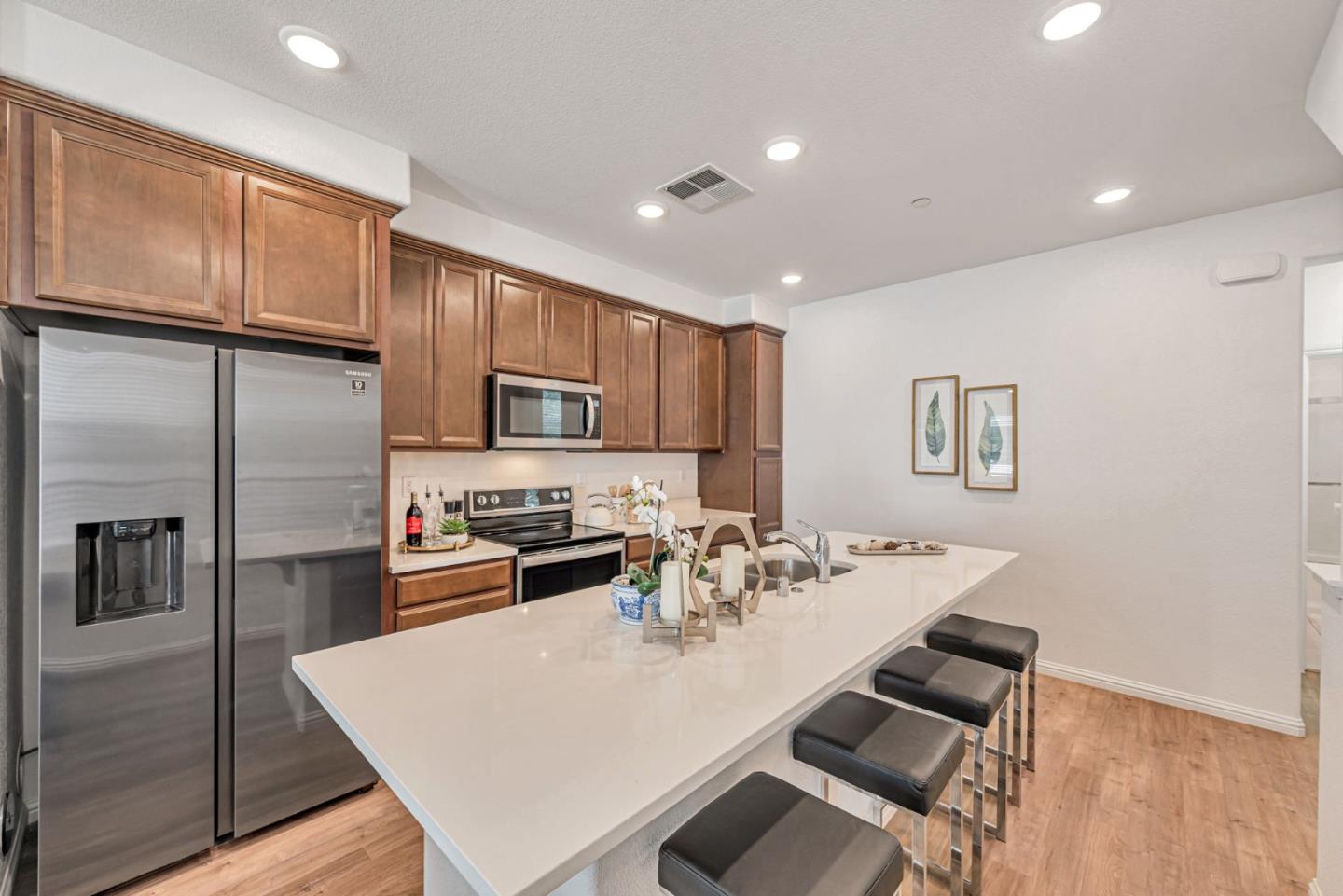 Detail Gallery Image 12 of 52 For 588 Apricot Way, San Jose,  CA 95133 - 4 Beds | 4 Baths