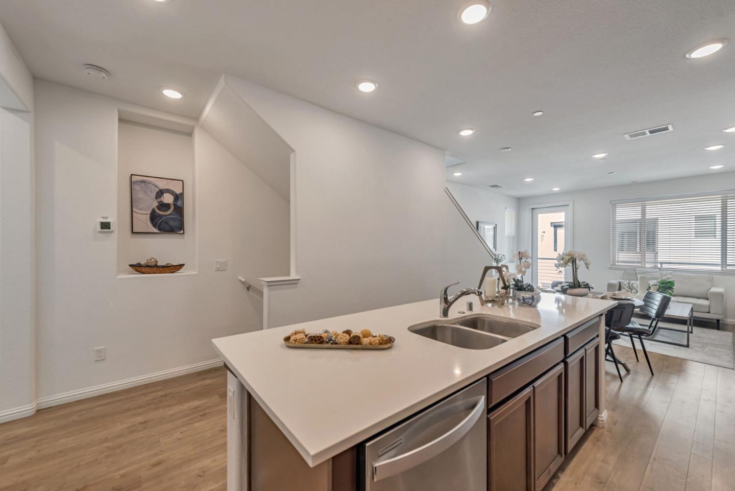 Detail Gallery Image 15 of 52 For 588 Apricot Way, San Jose,  CA 95133 - 4 Beds | 4 Baths
