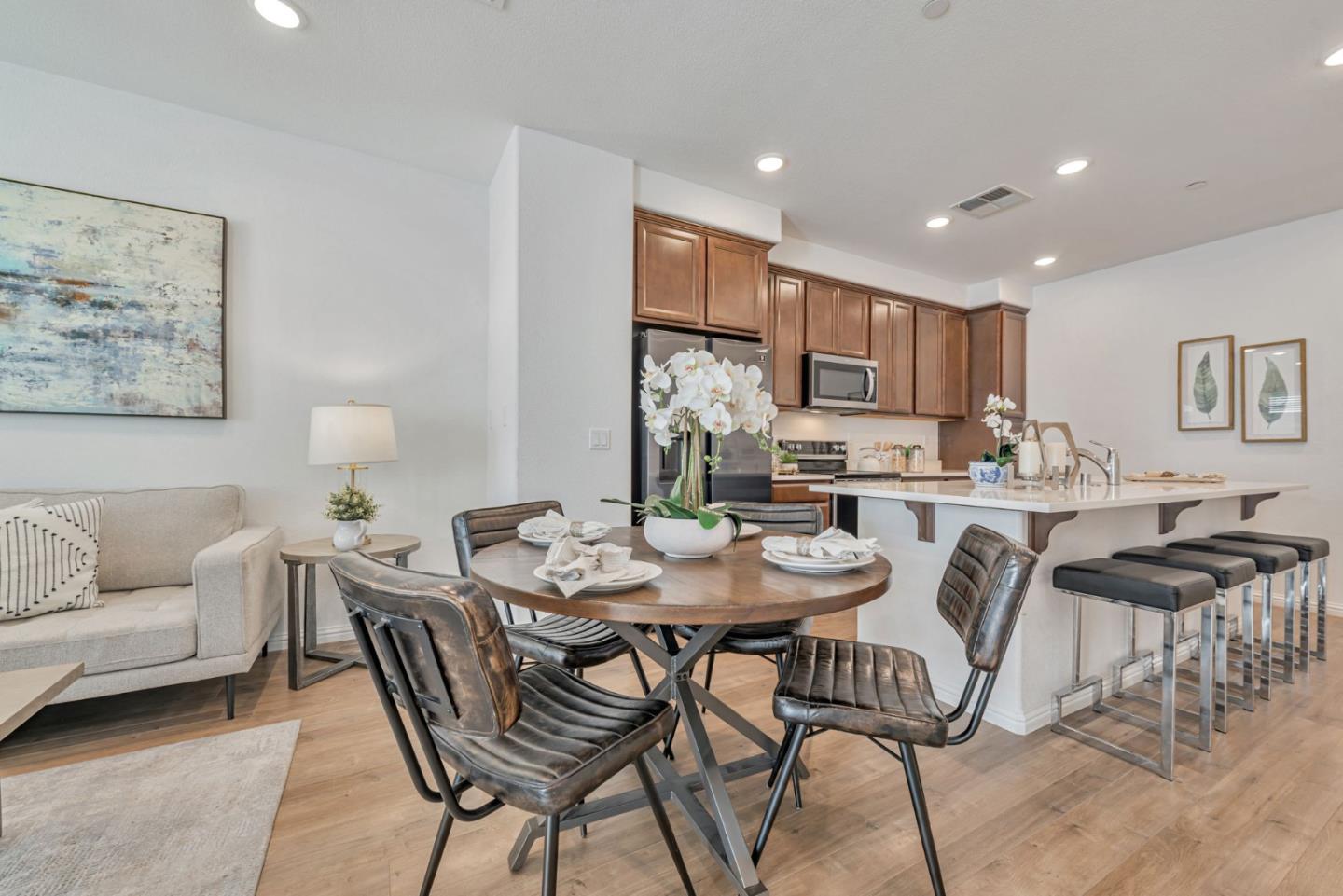 Detail Gallery Image 17 of 52 For 588 Apricot Way, San Jose,  CA 95133 - 4 Beds | 4 Baths