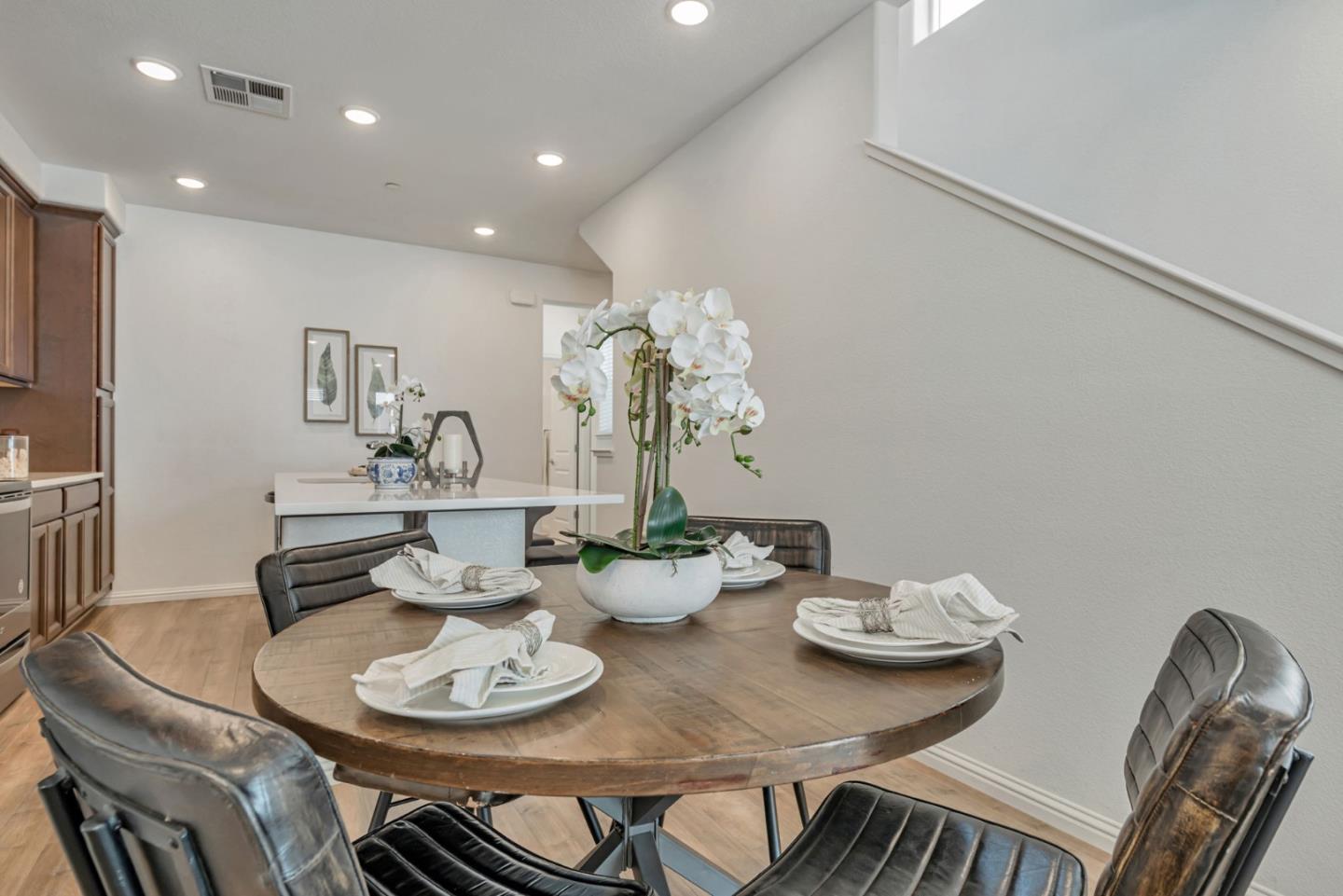 Detail Gallery Image 18 of 52 For 588 Apricot Way, San Jose,  CA 95133 - 4 Beds | 4 Baths