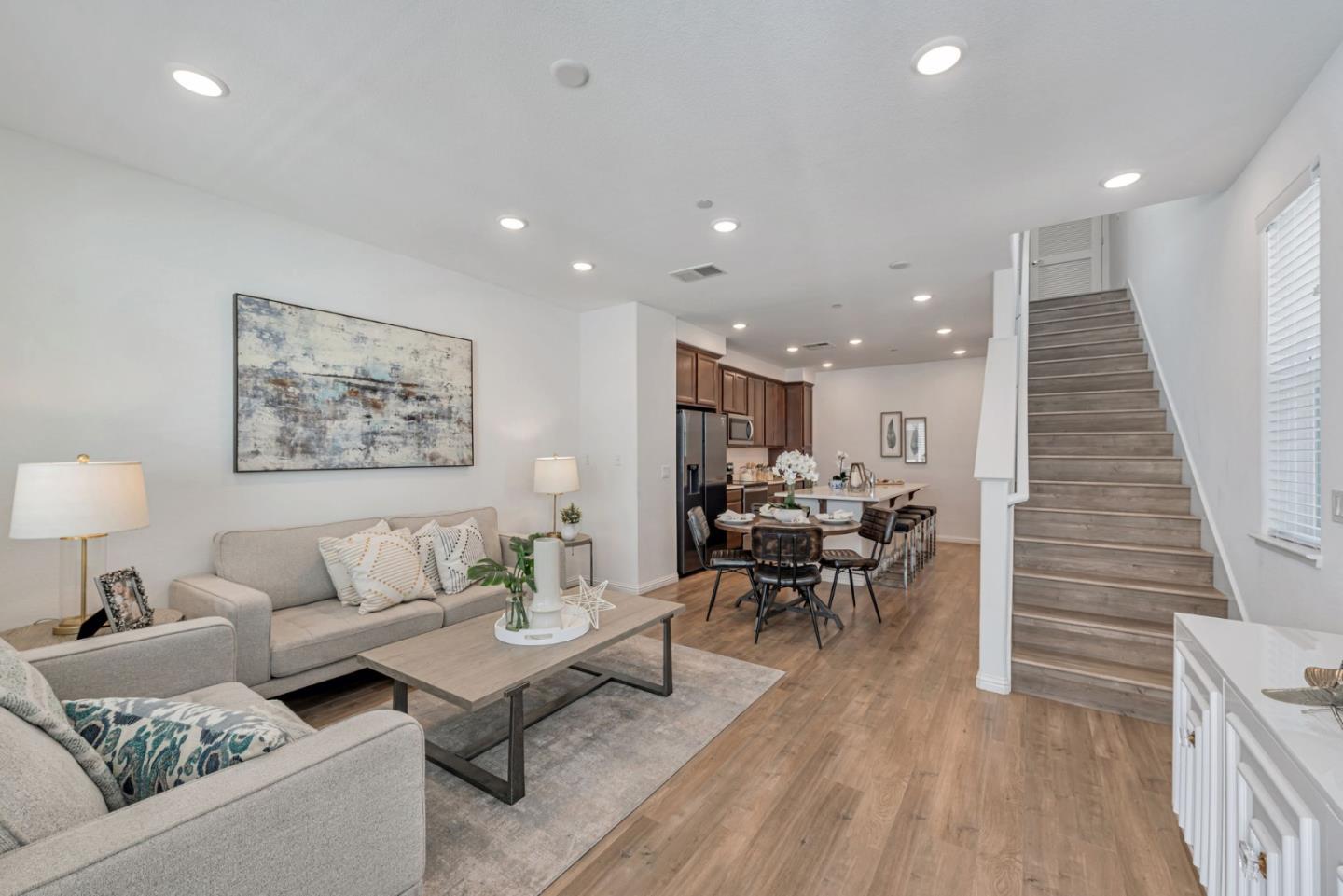 Detail Gallery Image 8 of 52 For 588 Apricot Way, San Jose,  CA 95133 - 4 Beds | 4 Baths