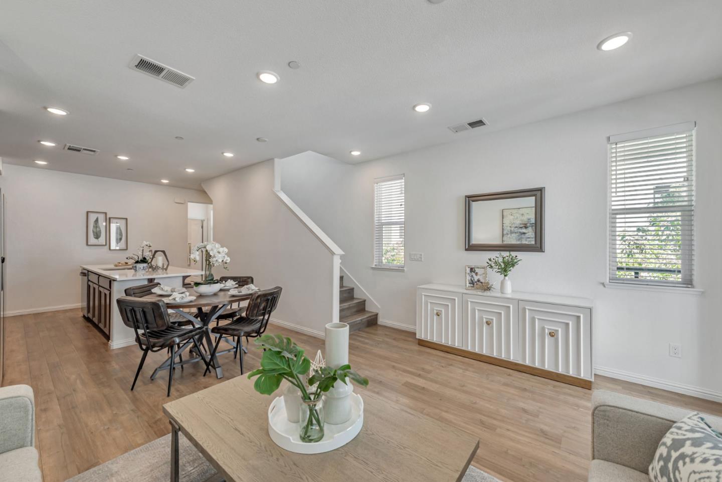 Detail Gallery Image 9 of 52 For 588 Apricot Way, San Jose,  CA 95133 - 4 Beds | 4 Baths