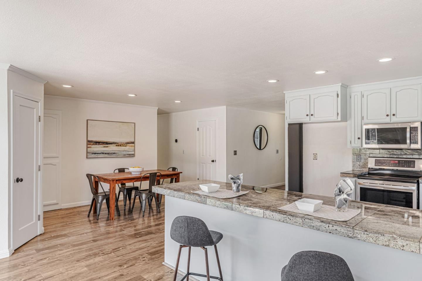 Detail Gallery Image 12 of 35 For 1671 Monticello Dr, Hollister,  CA 95023 - 4 Beds | 2 Baths