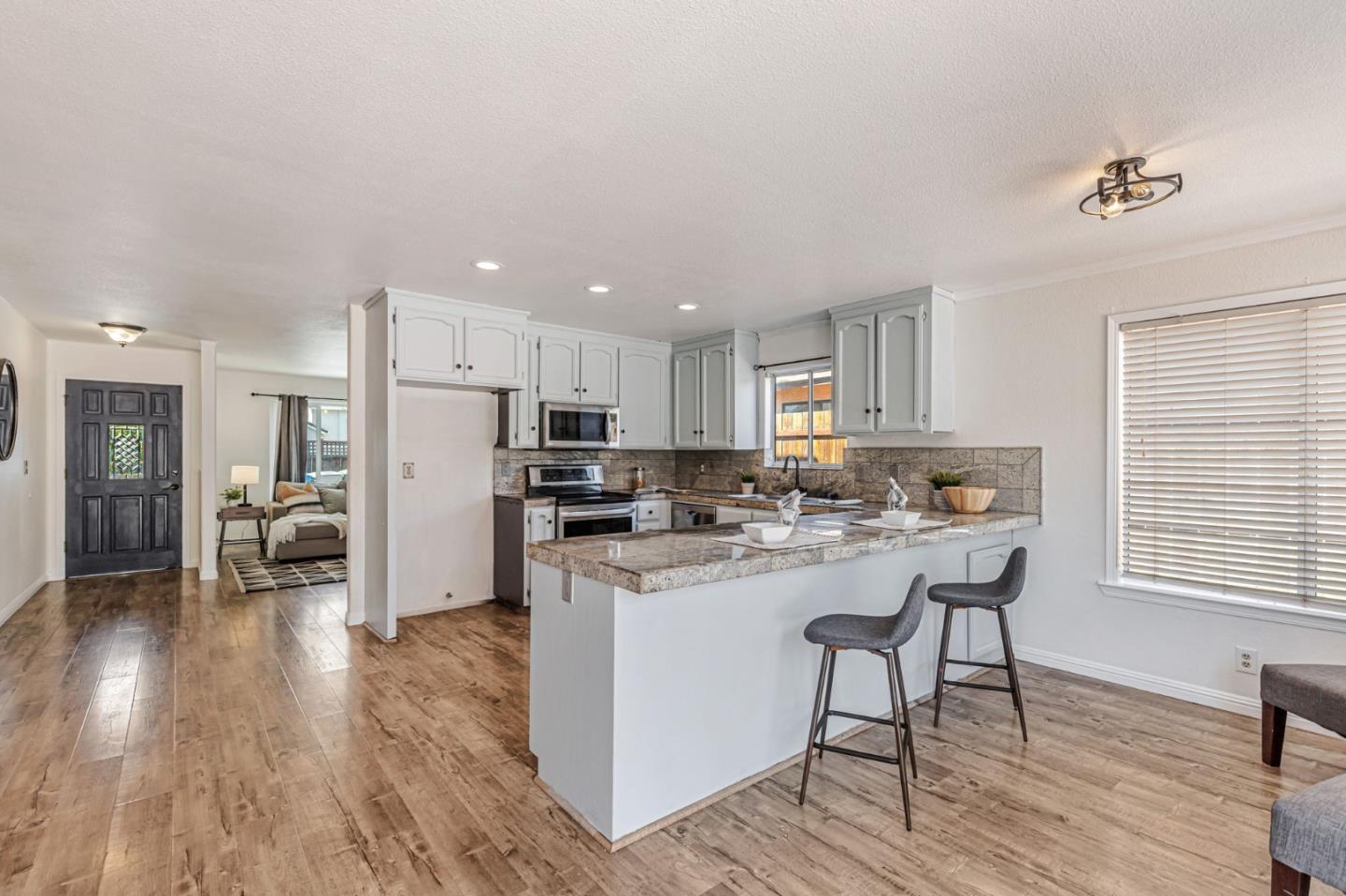 Detail Gallery Image 13 of 35 For 1671 Monticello Dr, Hollister,  CA 95023 - 4 Beds | 2 Baths