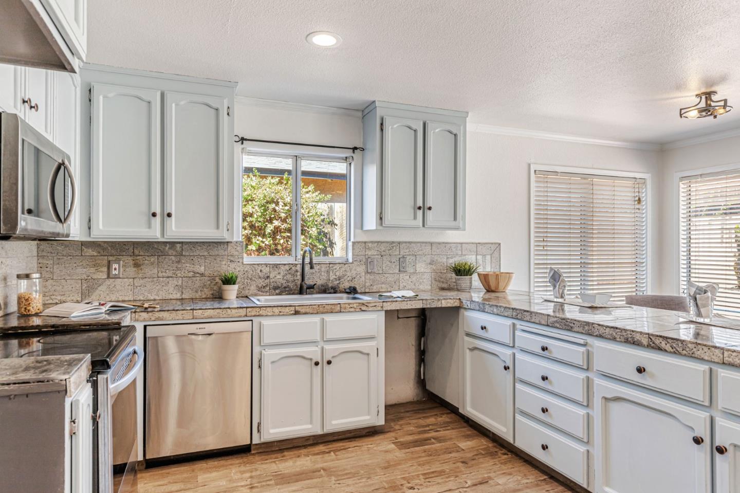 Detail Gallery Image 14 of 35 For 1671 Monticello Dr, Hollister,  CA 95023 - 4 Beds | 2 Baths