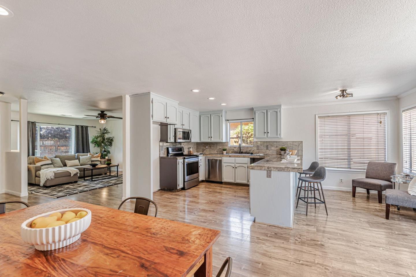 Detail Gallery Image 18 of 35 For 1671 Monticello Dr, Hollister,  CA 95023 - 4 Beds | 2 Baths